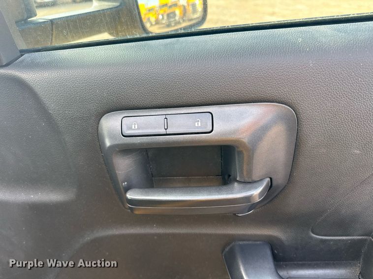 image for item ER4918 2016 Chevrolet Silverado 3500HD utility bed pickup truck