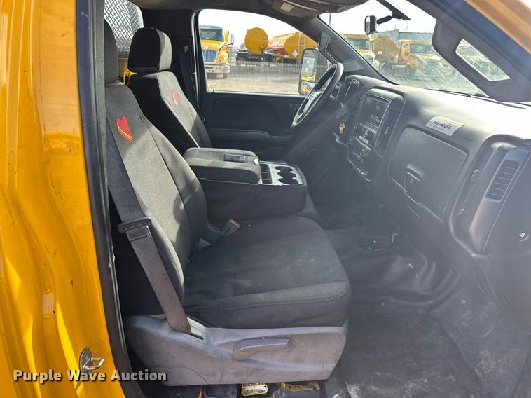 image for item ER4918 2016 Chevrolet Silverado 3500HD utility bed pickup truck