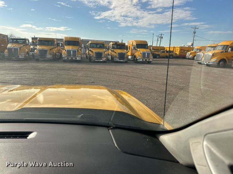 image for item ER4918 2016 Chevrolet Silverado 3500HD utility bed pickup truck