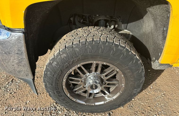 image for item ER4918 2016 Chevrolet Silverado 3500HD utility bed pickup truck