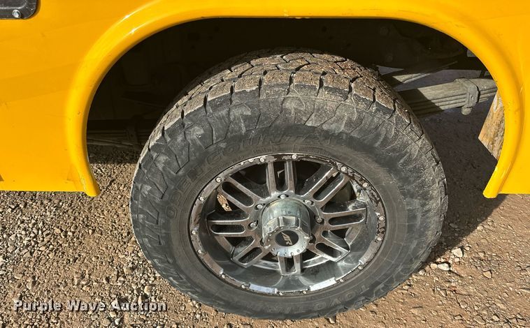 image for item ER4918 2016 Chevrolet Silverado 3500HD utility bed pickup truck