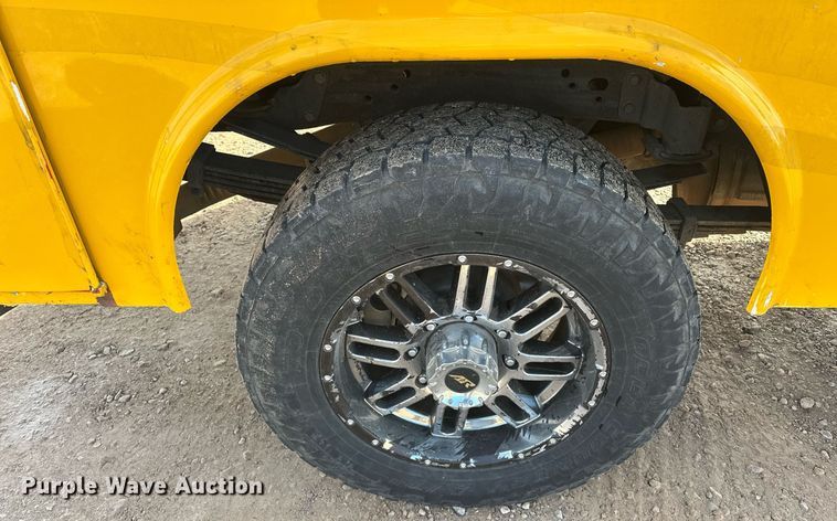 image for item ER4918 2016 Chevrolet Silverado 3500HD utility bed pickup truck