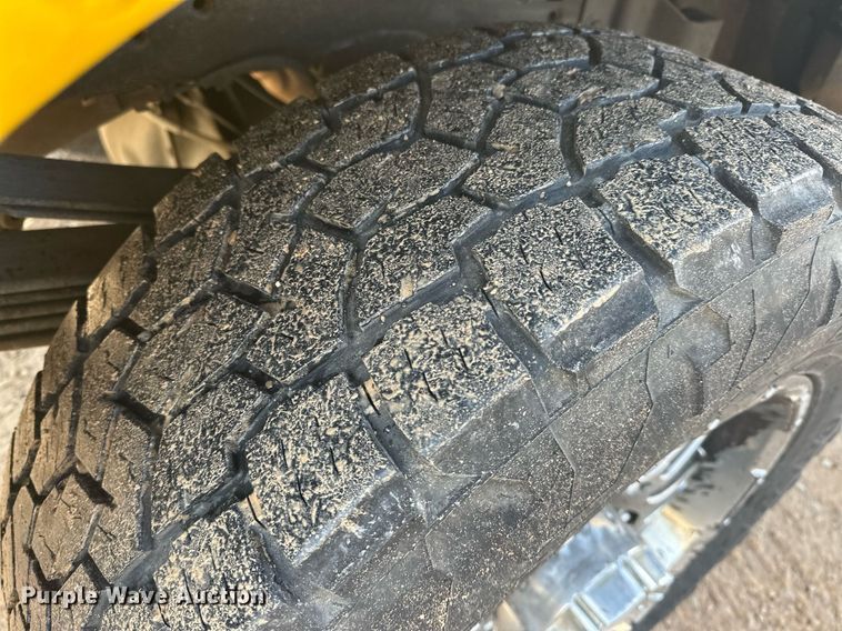 image for item ER4918 2016 Chevrolet Silverado 3500HD utility bed pickup truck