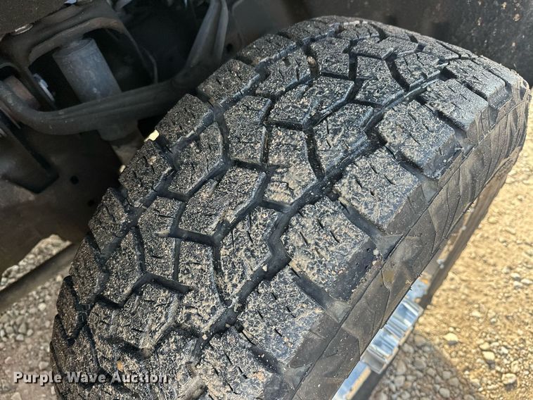 image for item ER4918 2016 Chevrolet Silverado 3500HD utility bed pickup truck