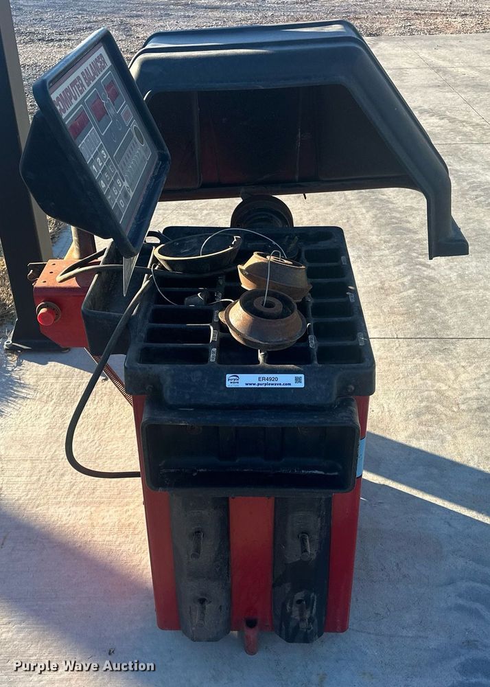 image for item ER4920 Coats 1050S tire balancer