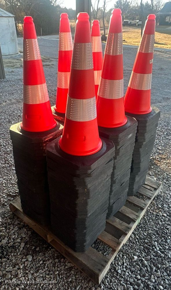 image for item ER4921 (150) traffic cones
