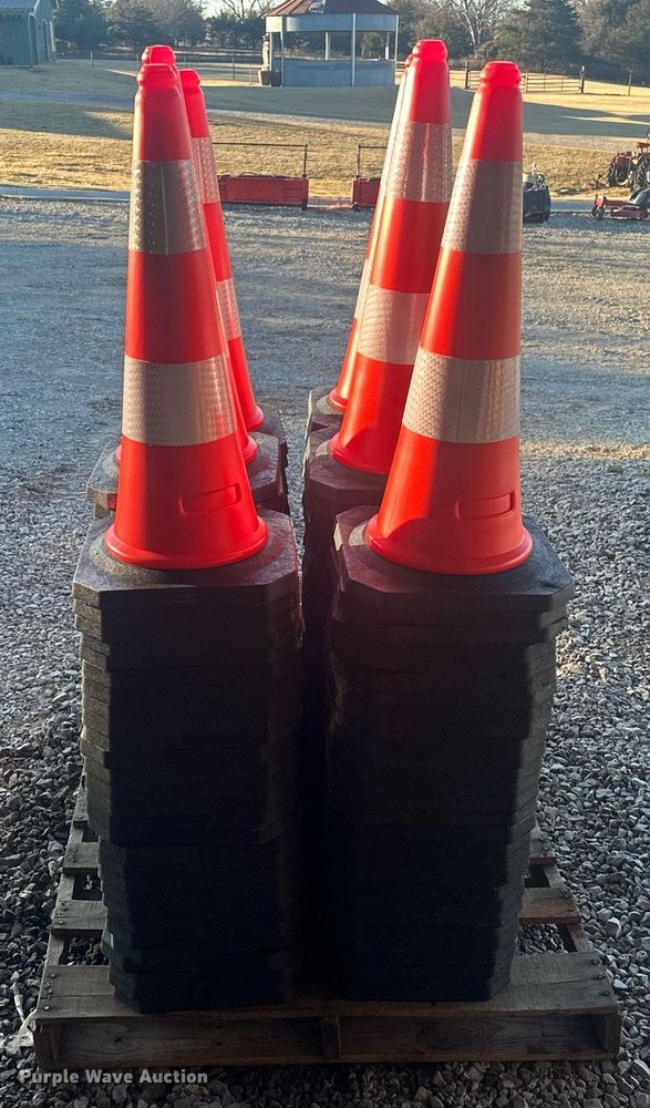 image for item ER4921 (150) traffic cones