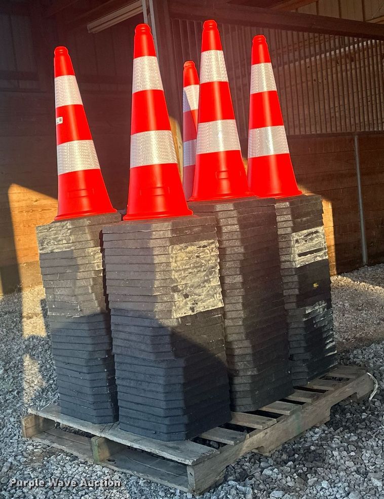 image for item ER4921 (150) traffic cones