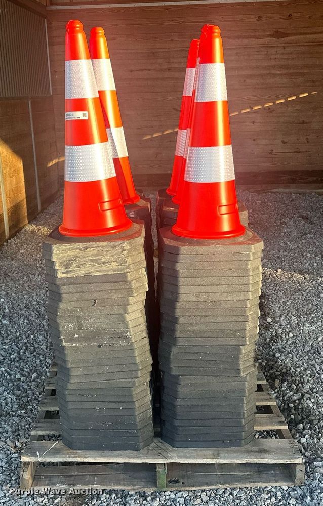 image for item ER4921 (150) traffic cones