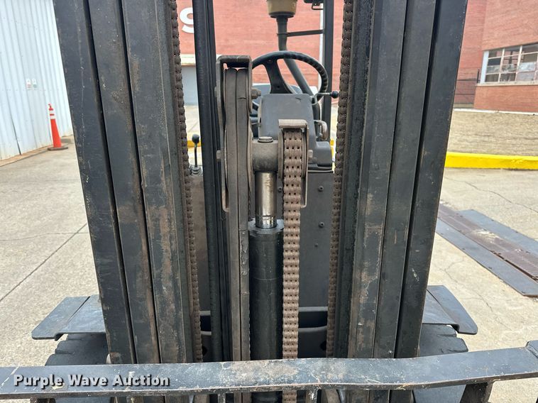 image for item ER4945 2000 Yale GLP065TGNUAE093 forklift