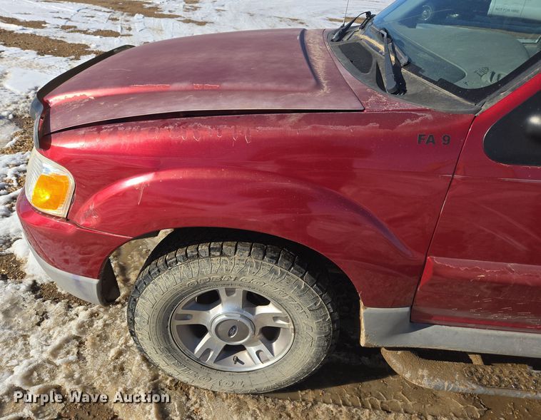 image for item ER5120 2003 Ford Explorer Sport Trac pickup truck