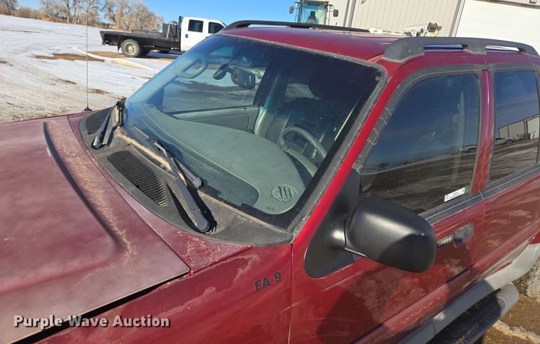 image for item ER5120 2003 Ford Explorer Sport Trac pickup truck