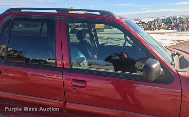 image for item ER5120 2003 Ford Explorer Sport Trac pickup truck