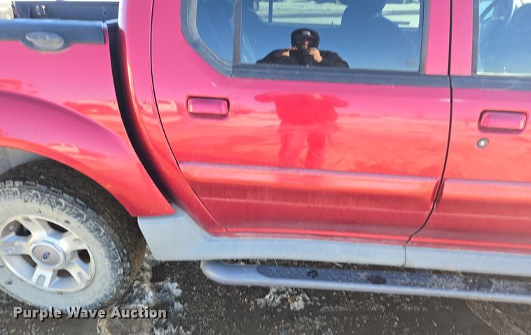 image for item ER5120 2003 Ford Explorer Sport Trac pickup truck