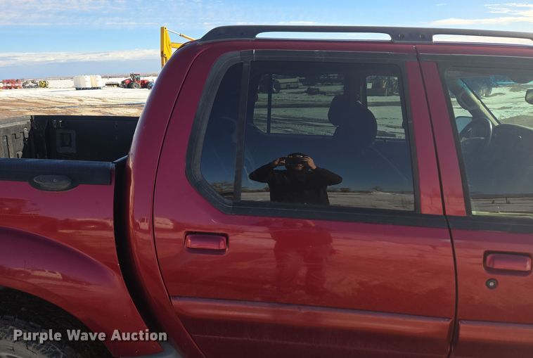 image for item ER5120 2003 Ford Explorer Sport Trac pickup truck