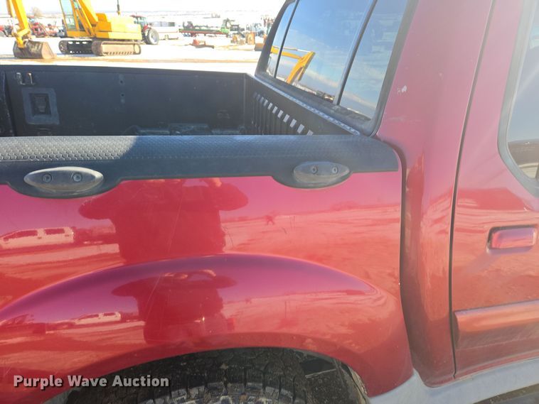 image for item ER5120 2003 Ford Explorer Sport Trac pickup truck