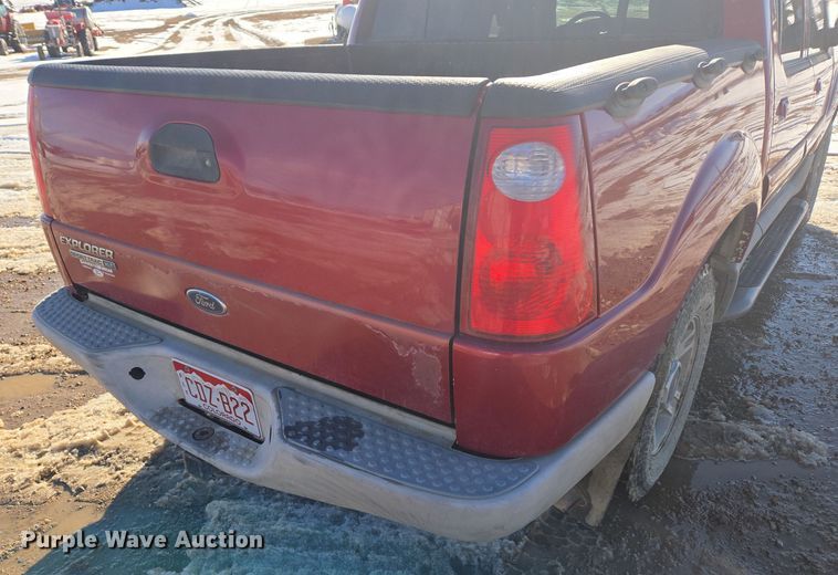 image for item ER5120 2003 Ford Explorer Sport Trac pickup truck