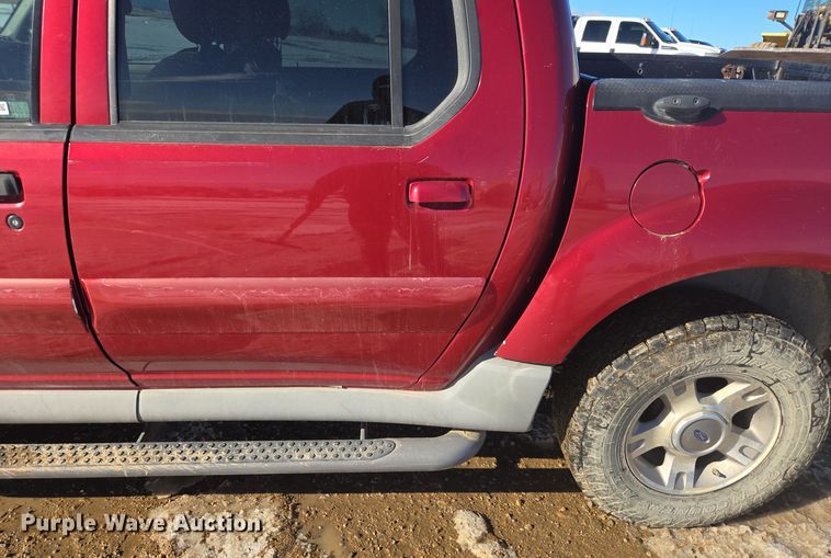image for item ER5120 2003 Ford Explorer Sport Trac pickup truck