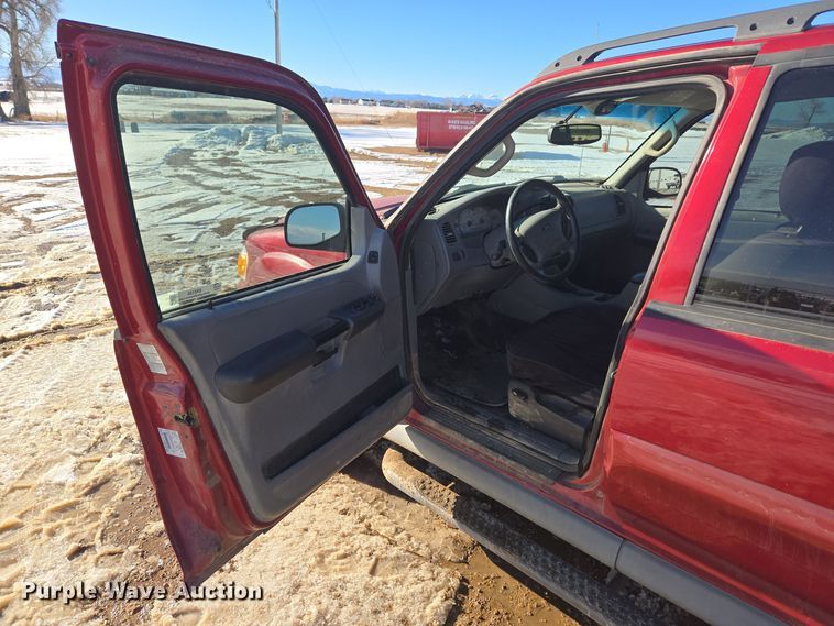 image for item ER5120 2003 Ford Explorer Sport Trac pickup truck