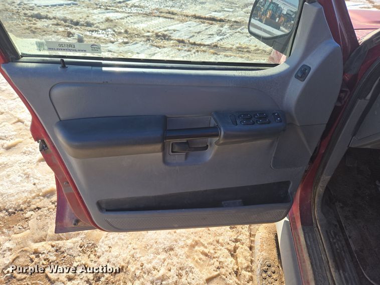 image for item ER5120 2003 Ford Explorer Sport Trac pickup truck