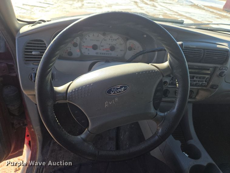 image for item ER5120 2003 Ford Explorer Sport Trac pickup truck