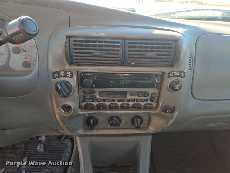 image for item ER5120 2003 Ford Explorer Sport Trac pickup truck