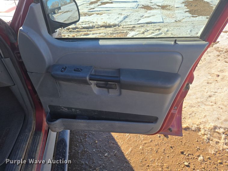 image for item ER5120 2003 Ford Explorer Sport Trac pickup truck