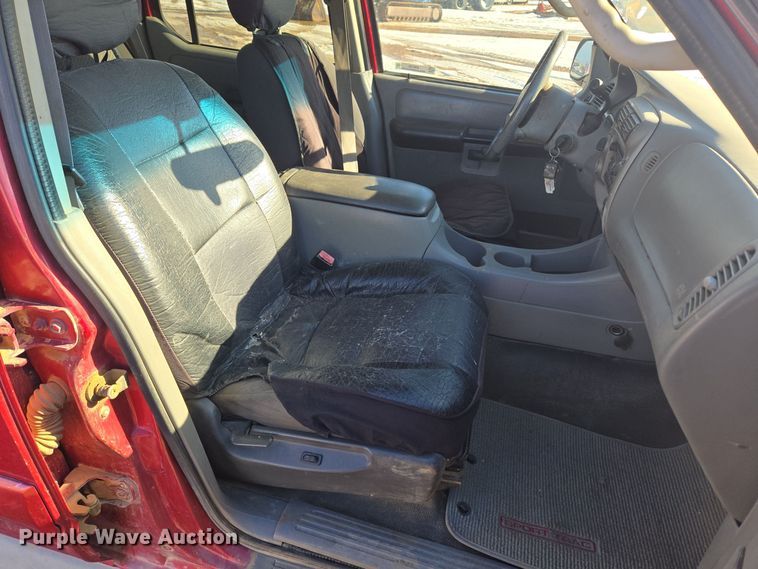 image for item ER5120 2003 Ford Explorer Sport Trac pickup truck