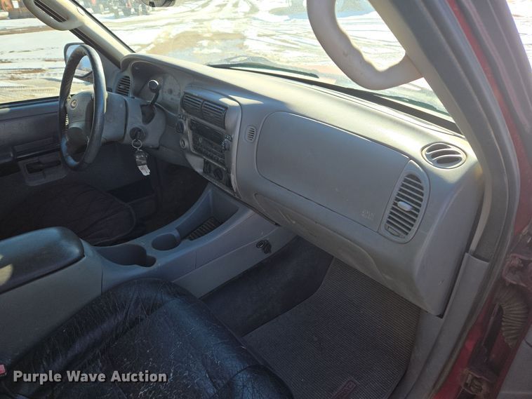 image for item ER5120 2003 Ford Explorer Sport Trac pickup truck