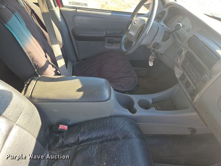 image for item ER5120 2003 Ford Explorer Sport Trac pickup truck