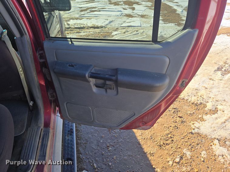 image for item ER5120 2003 Ford Explorer Sport Trac pickup truck