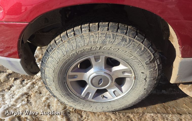 image for item ER5120 2003 Ford Explorer Sport Trac pickup truck