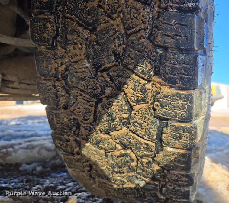 image for item ER5120 2003 Ford Explorer Sport Trac pickup truck