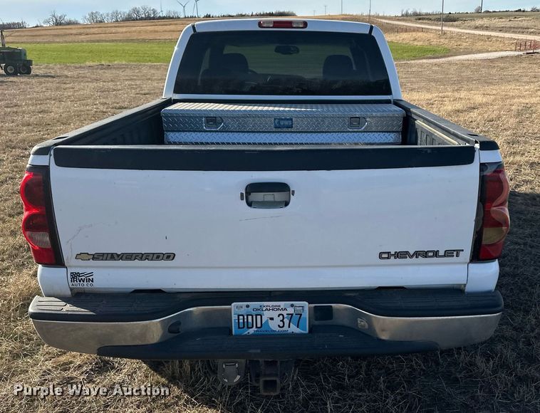 image for item ER8480 2005 Chevrolet Silverado 1500  Ext. Cab pickup truck