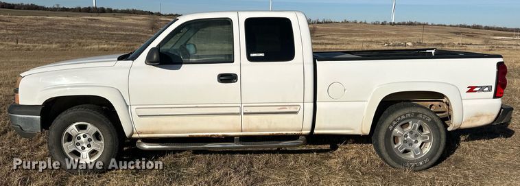 image for item ER8480 2005 Chevrolet Silverado 1500  Ext. Cab pickup truck