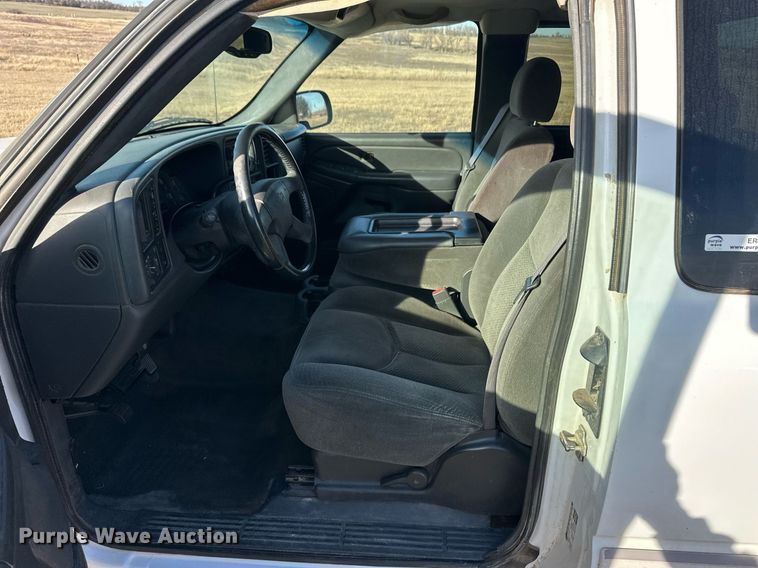 image for item ER8480 2005 Chevrolet Silverado 1500  Ext. Cab pickup truck