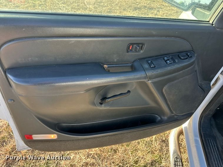 image for item ER8480 2005 Chevrolet Silverado 1500  Ext. Cab pickup truck