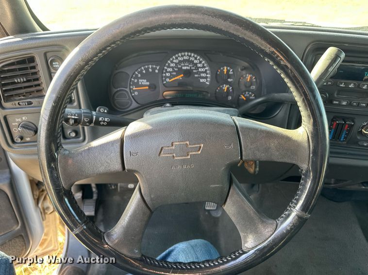 image for item ER8480 2005 Chevrolet Silverado 1500  Ext. Cab pickup truck