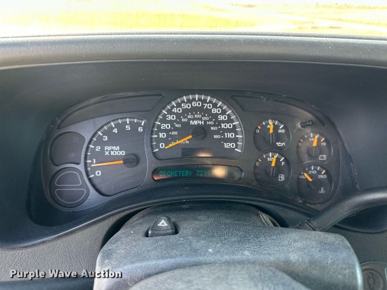 image for item ER8480 2005 Chevrolet Silverado 1500  Ext. Cab pickup truck