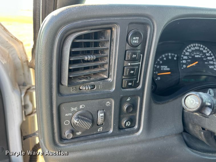 image for item ER8480 2005 Chevrolet Silverado 1500  Ext. Cab pickup truck