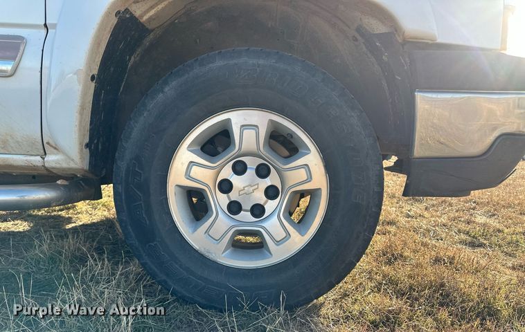 image for item ER8480 2005 Chevrolet Silverado 1500  Ext. Cab pickup truck