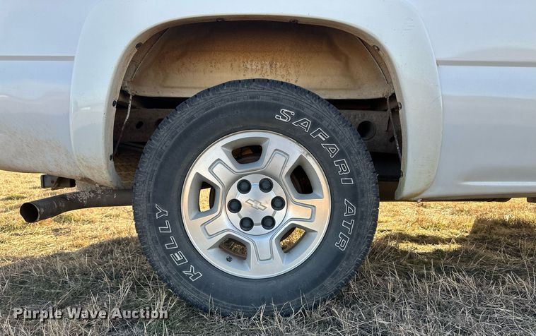 image for item ER8480 2005 Chevrolet Silverado 1500  Ext. Cab pickup truck