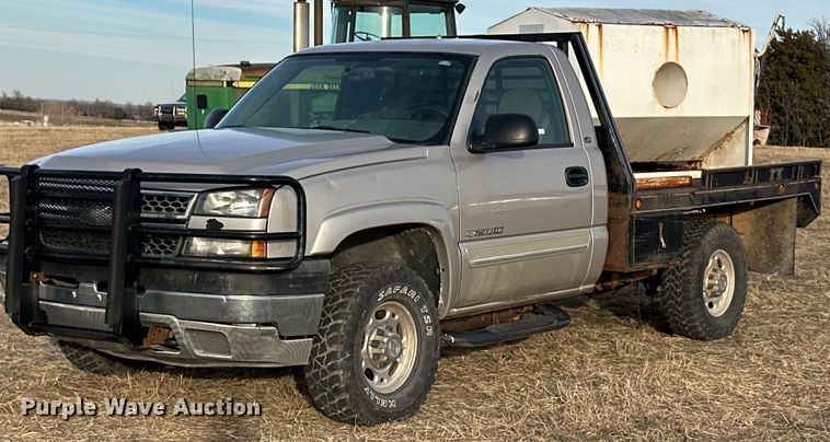 image for item ER8498 2005 Chevrolet Silverado 2500HD bale bed pickup truck