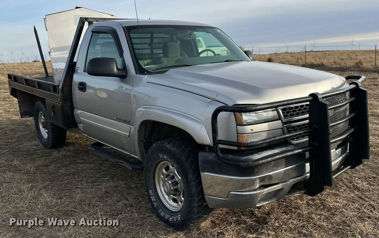 image for item ER8498 2005 Chevrolet Silverado 2500HD bale bed pickup truck