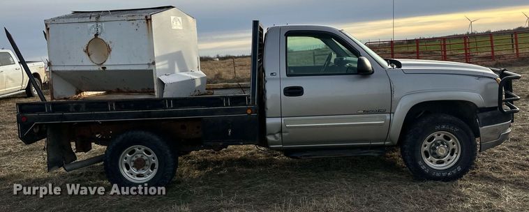image for item ER8498 2005 Chevrolet Silverado 2500HD bale bed pickup truck