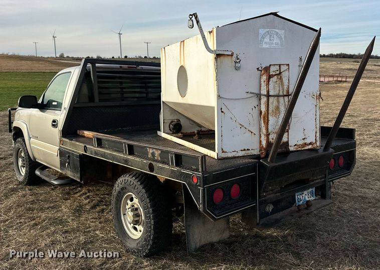 image for item ER8498 2005 Chevrolet Silverado 2500HD bale bed pickup truck