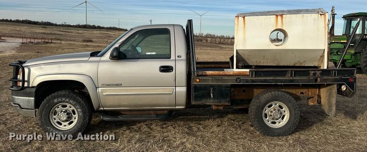 image for item ER8498 2005 Chevrolet Silverado 2500HD bale bed pickup truck