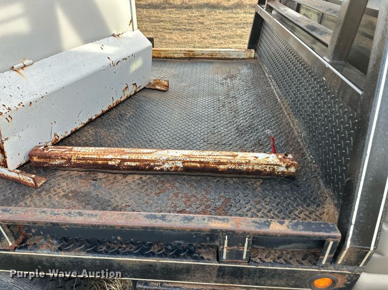 image for item ER8498 2005 Chevrolet Silverado 2500HD bale bed pickup truck