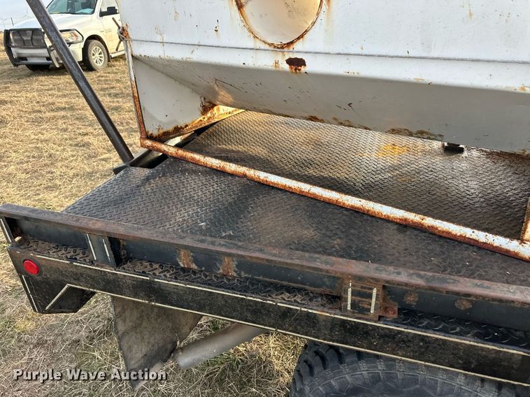 image for item ER8498 2005 Chevrolet Silverado 2500HD bale bed pickup truck