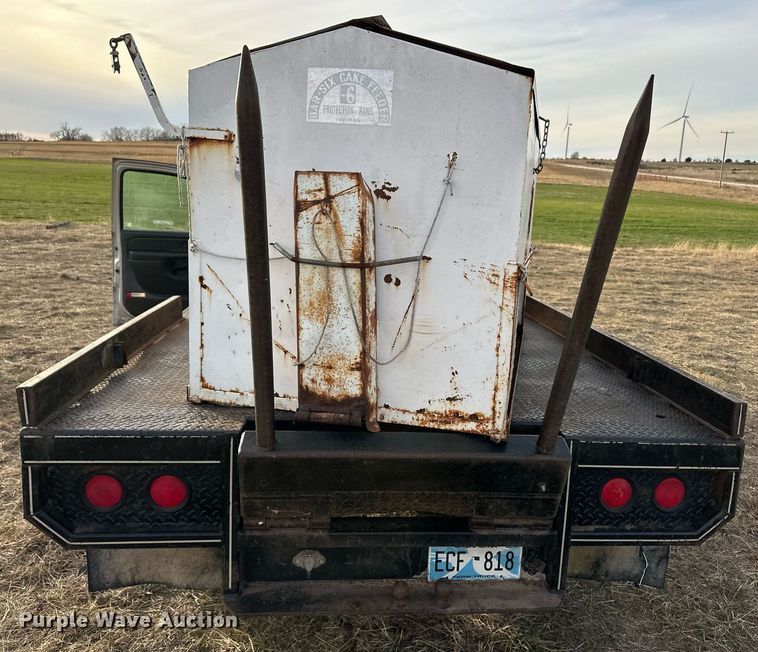 image for item ER8498 2005 Chevrolet Silverado 2500HD bale bed pickup truck